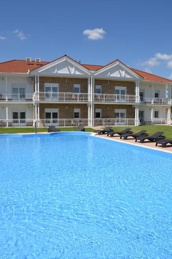 Aranyszarvas Panzio, Etterem Es Grillterasz Apartment Exterior photo